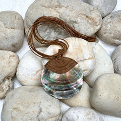 Elegant And Unique Black Pearl Shell Necklace 2