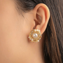 Elegant And Luxurious Pearl Earrings 4