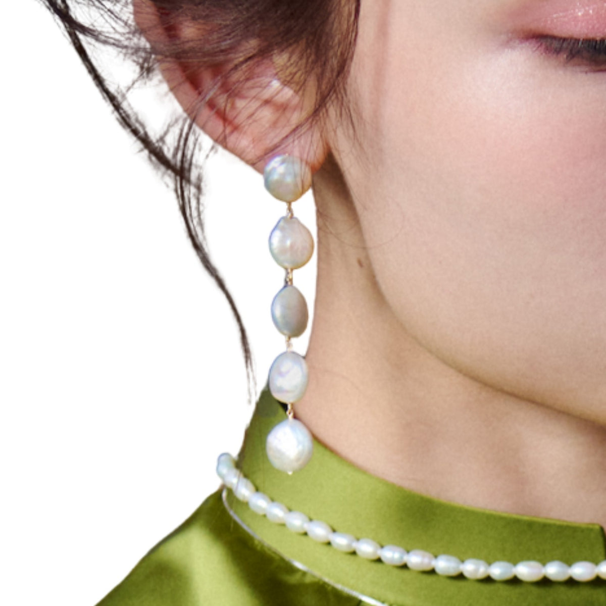Elegant And Luxurious Pearl Earrings