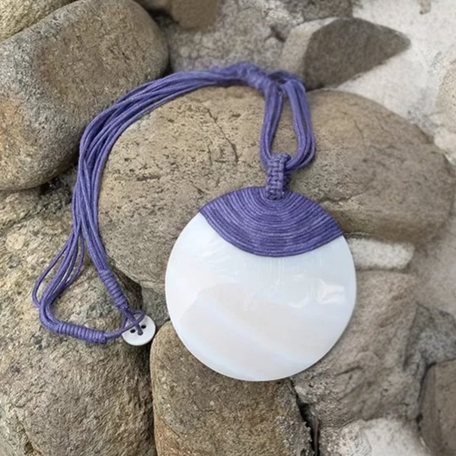 Elegant And Unique White Pearl Shell Necklace 1