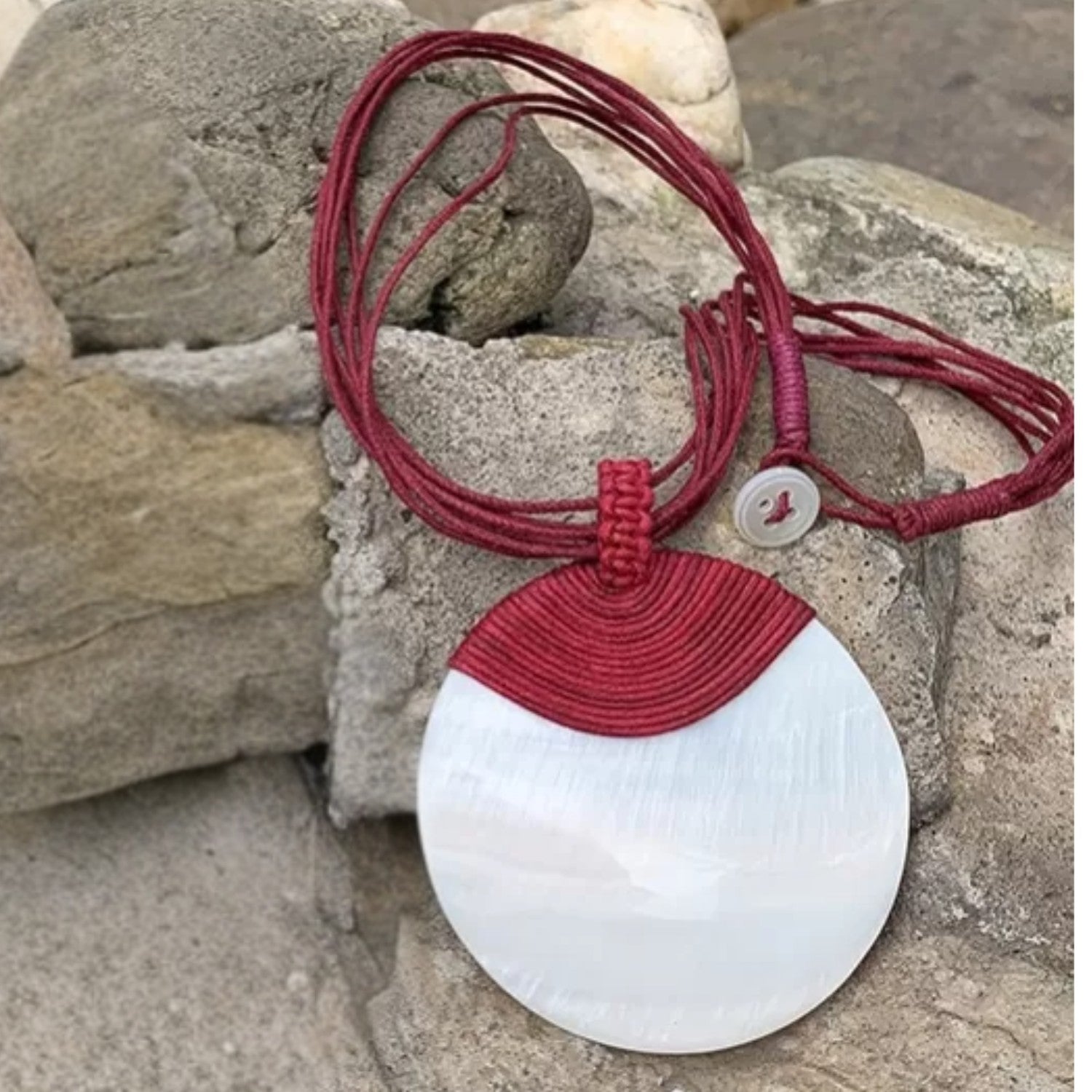 Elegant And Unique White Pearl Shell Necklace 1