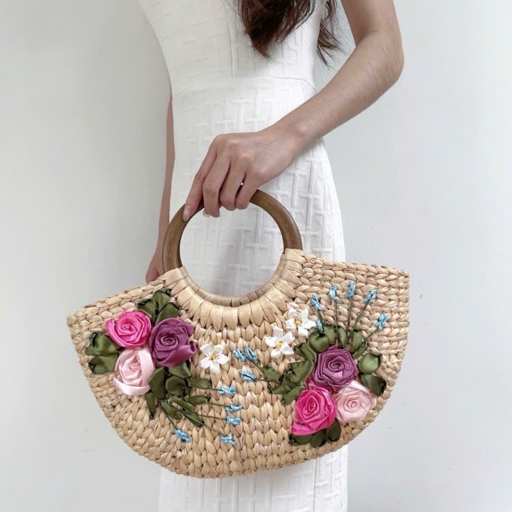 Water Hyacinth Bag With Wooden Handle 1