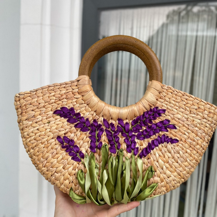Water Hyacinth Bag With Wooden Handle 1