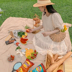 Water hyacinth bag with sparse sedge